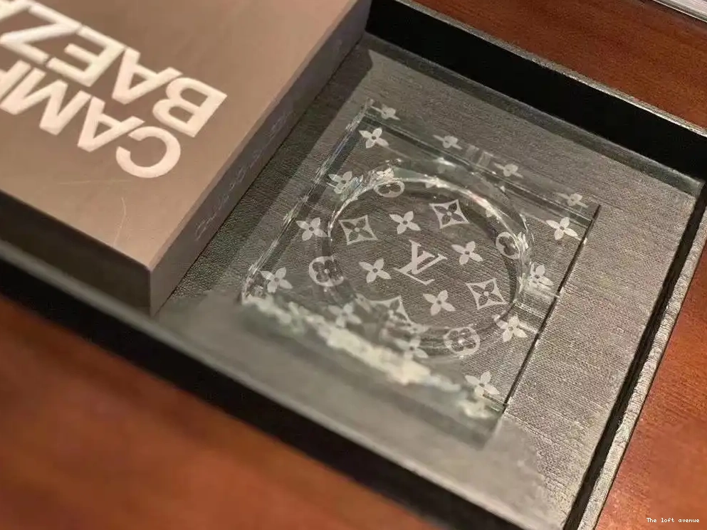CUSTOM ASHTRAY LV 0517